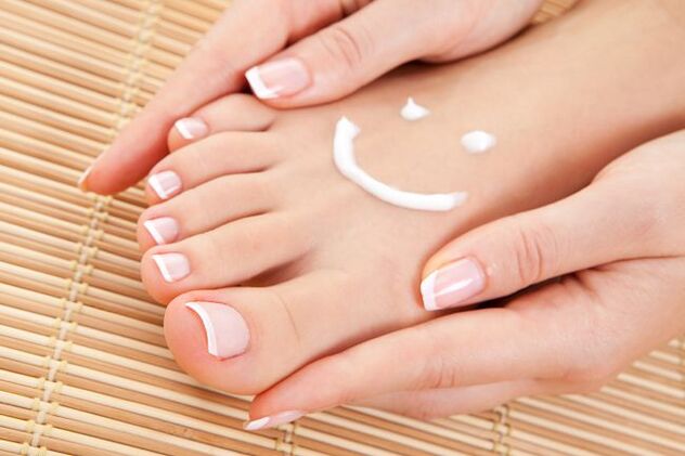 Taking care of the skin on your feet prevents the growth of fungus